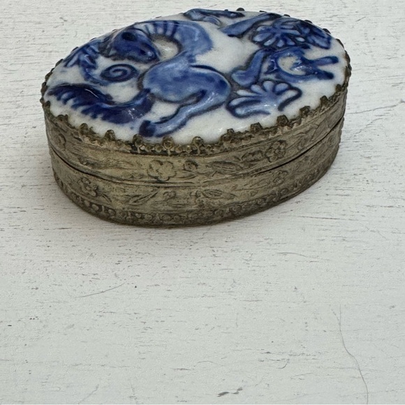 Oval Silver Tone Trinket Box Vintage Blue and White Glossy Ceramic Horse - Picture 5 of 12